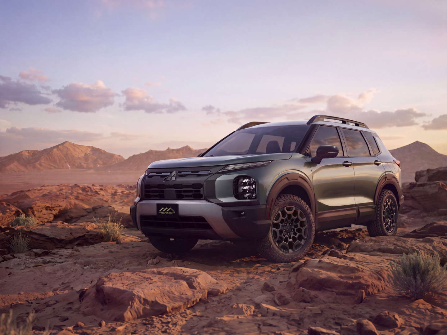 SMALL_2028 Outlander Diamond Trail Edition front 3-4
